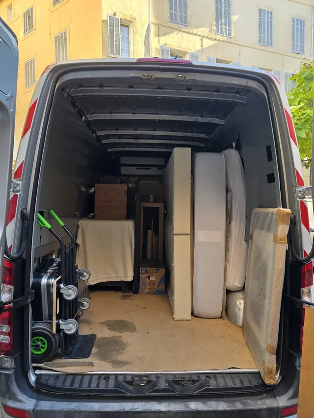 Mattresses and furniture protected for transport